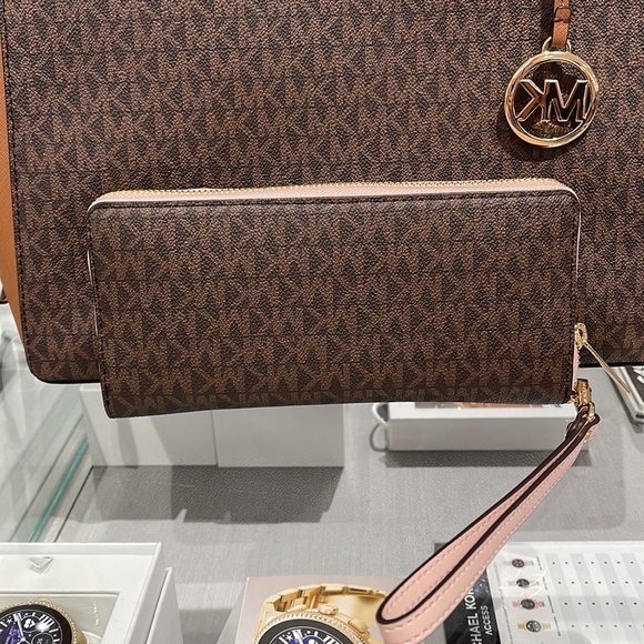 Michael Kors Jet Set Travel Large Travel CONTINENTAL wallet-wristlet-phoneholder - Picture 16 of 16